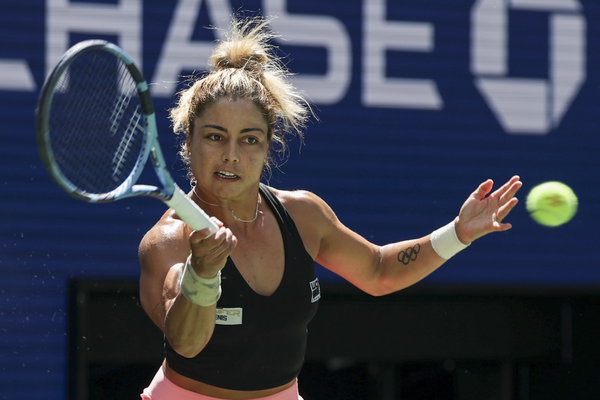 La mexicana Renata Zarazúa en acción contra la estadounidense Madison Keys durante un partido de la primera ronda del Abierto de Tenis de Estados Unidos. (Foto de Sarah Yenesel de la agencia EFE/EPA)