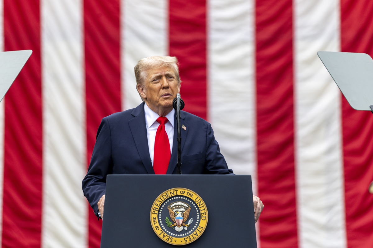 El presidente de Estados Unidos, Donald J. Trump, ofrece un discurso durante una ceremonia para conmemorar el 24.º aniversario del atentado terrorista del 11 de septiembre en el Pentágono, en Arlington, Virginia, Estados Unidos. (Foto de Shawn Thew de la agencia EFE/EPA)
