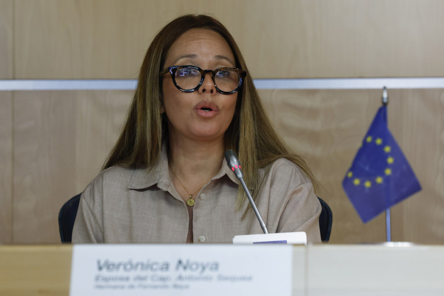 Fotografía de archive de EFE tomada el 9 de junio de Verónica Noya, esposa del capitán venezolano Antonio Sequea, encarcelado en su país, durante su intervención ante el Parlamento Europeo, en Madrid.