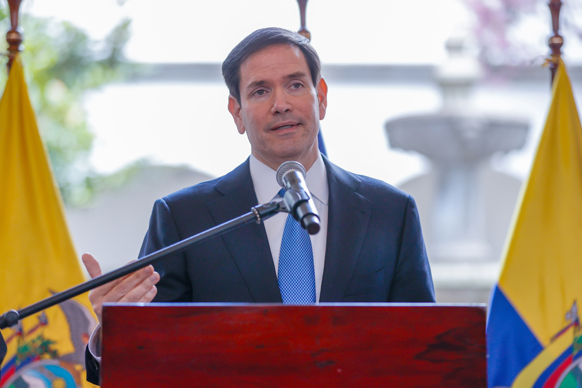 El secretario de Estado de los Estados Unidos, Marco Rubio, habla en una rueda de prensa este jueves, en el Palacio de Carondelet, en Quito (Ecuador). (Foto de José Jácome de la agencia EFE)