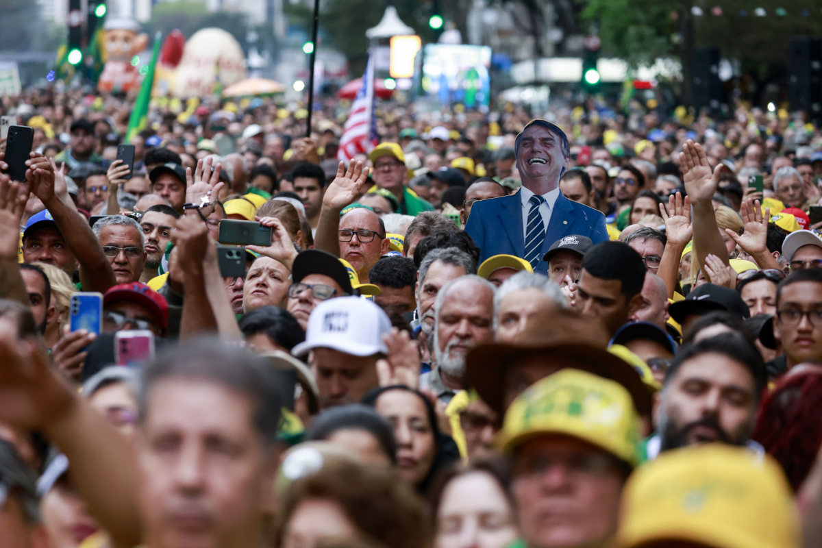 Simpatizantes del expresidente de Brasil, Jair Bolsonaro, participan en una manifestación este 7 de septiembre de 2025, en la ciudad de São Paulo (Brasil). (Foto de Sebastiao Moreira de la agencia EFE)