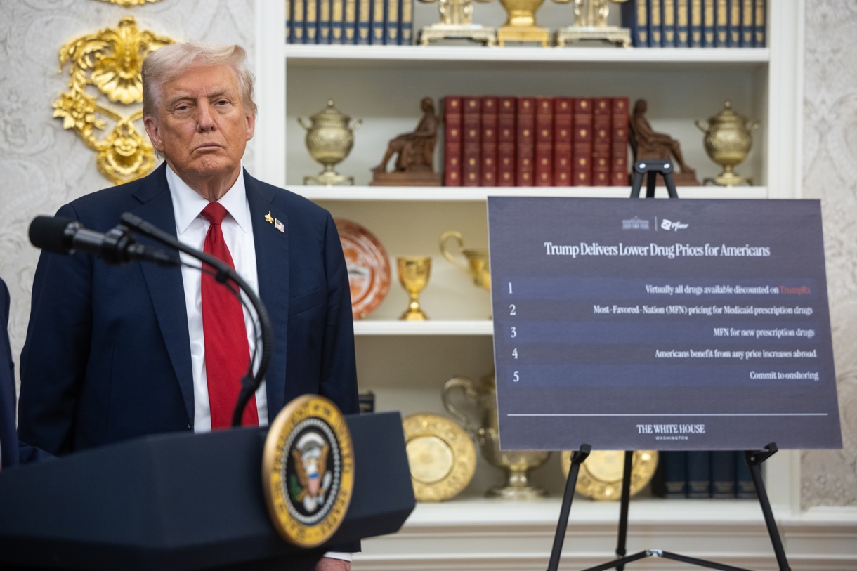 El presidente de Estados Unidos, Donald Trump, en el Despacho Oval de la Casa Blanca en Washington, DC, EUA. (Foto de Francis Chung de la agencia EFE)