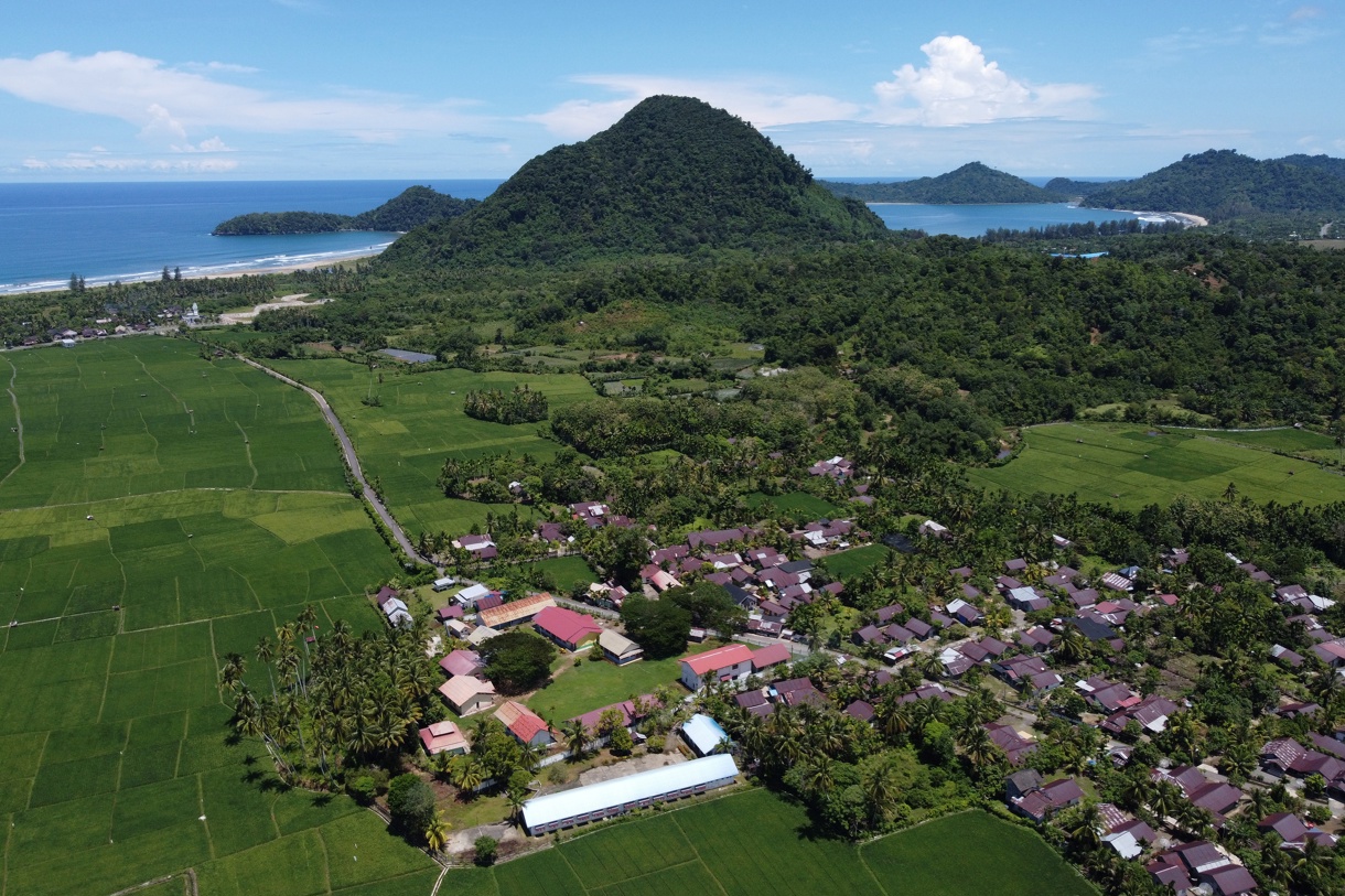Vista aérea general de Aceh Jaya, Indonesia, en una imagen de archivo tomada el 25 de abril de 2025. (Foto de Hotli Simanjuntak de la agencia EFE/EPA)