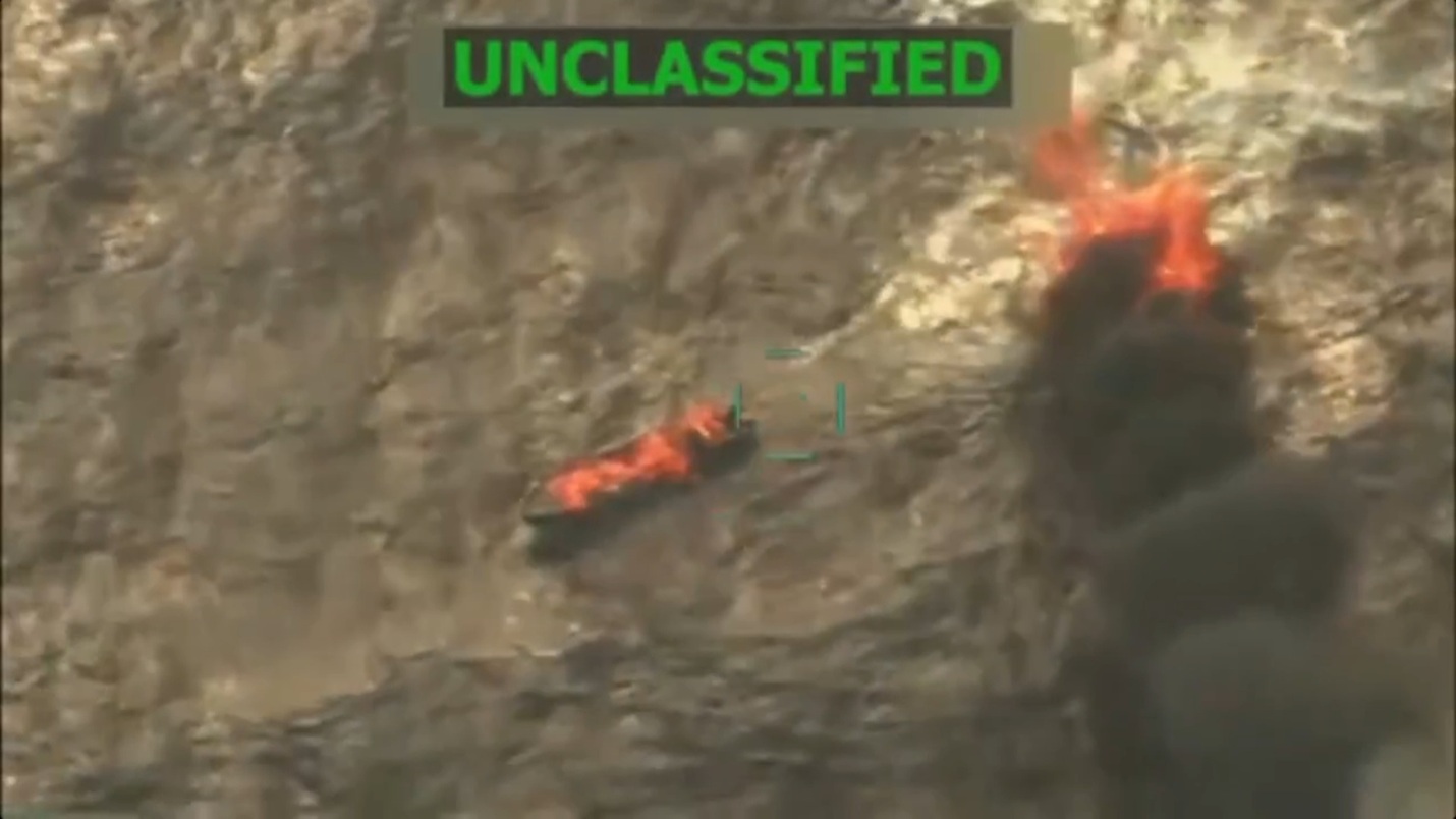 Captura de video tomado de la red social Truth Social de la cuenta @realDonaldTrump del presidente de Estados Unidos, Donald Trump, que muestra una embarcación en llamas luego de ser atacada en el mar Caribe. (EFE/ @realdonaldtrump)