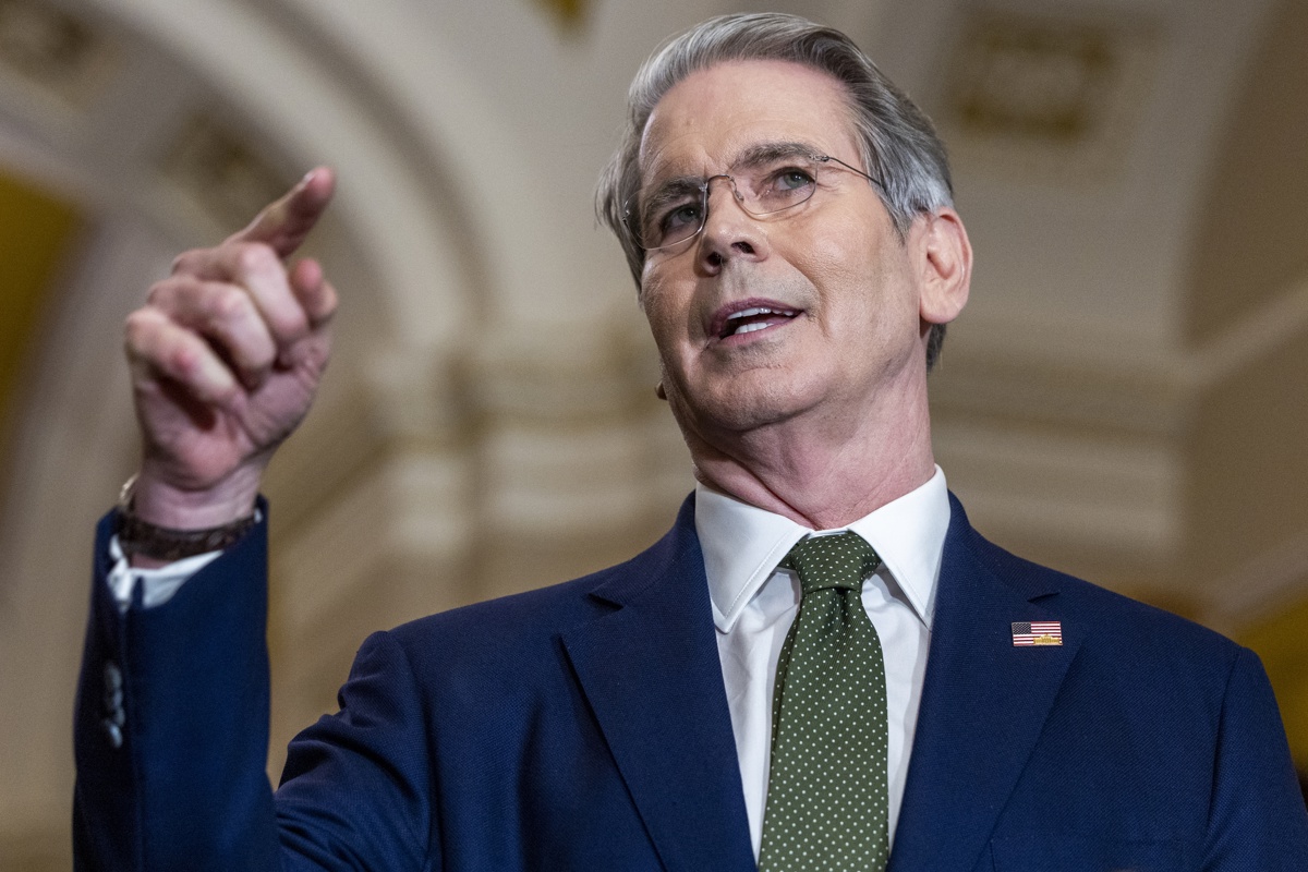 El Secretario del Tesoro de Estados Unidos, Scott Bessent, al atender a la prensa, en Washington DC (EUA). (Foto de archivo de Shawn Thew de la agencia EFE)