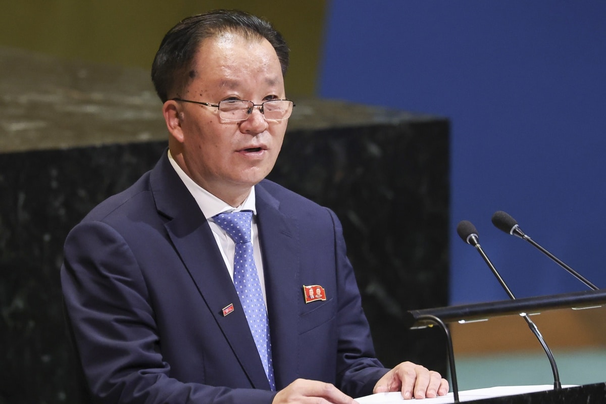 El viceministro de Asuntos Exteriores de Corea, Kim Son Gyong, habla durante la Asamblea General de las Naciones Unidas en Nueva York, EUA, el 29 de septiembre de 2025. (Foto de Sarah Yenesel de la agencia EFE)