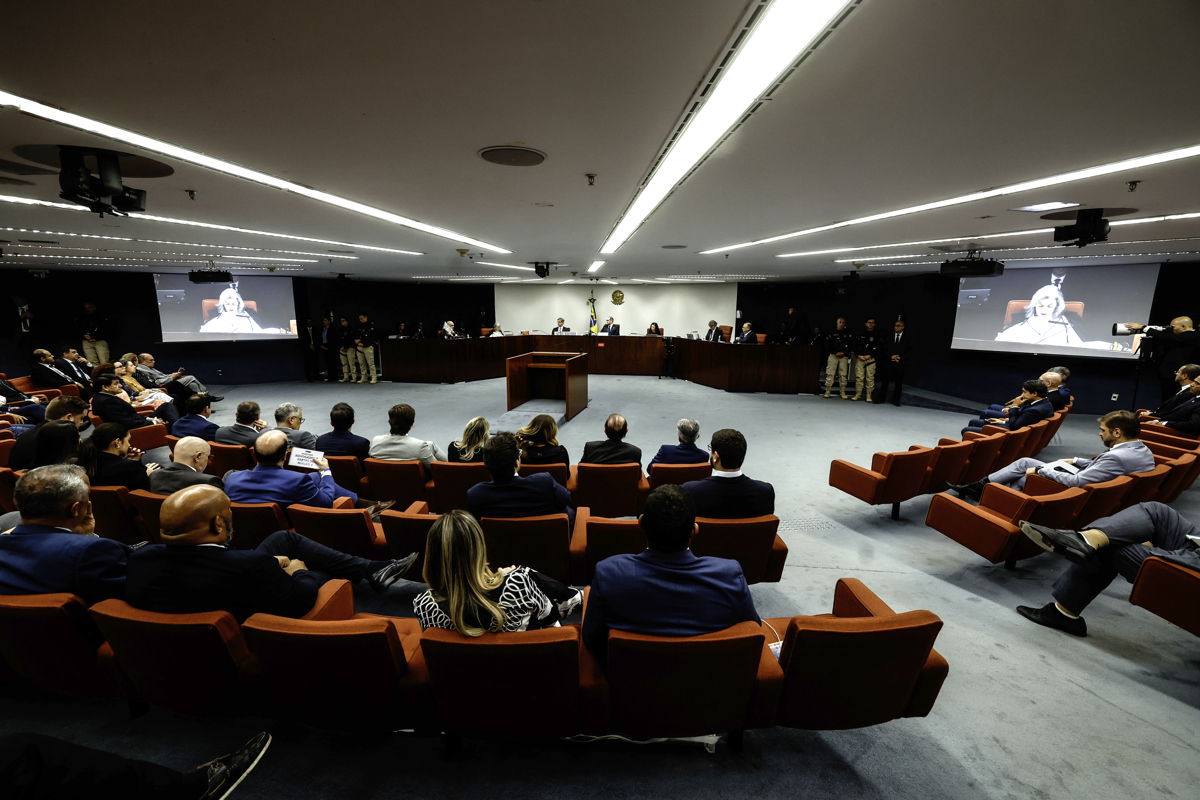 Fotografía general del juicio por el intento de golpe de Estado del expresidente de Brasil Jair Bolsonaro y otros 7 acusados este jueves, en el Supremo Tribunal Federal en Brasilia (Brasil). (Foto de Antonio Lacerda de la agencia EFE)