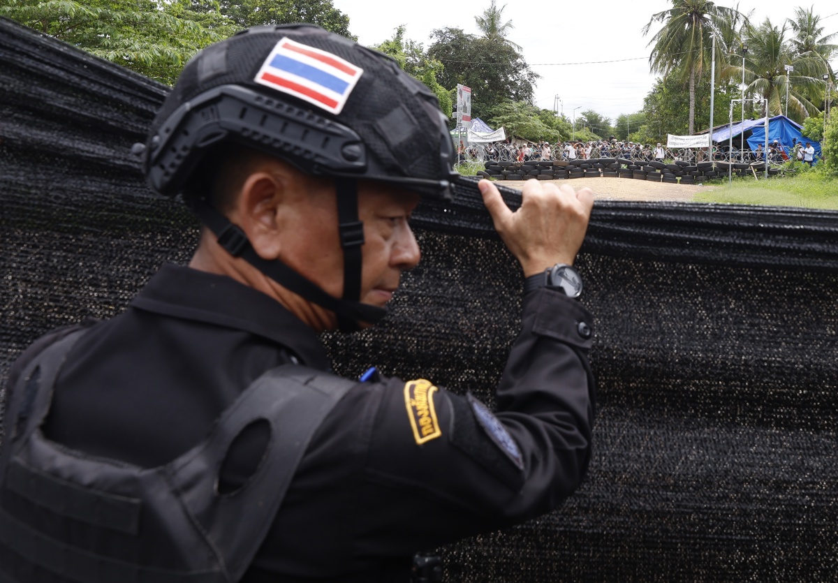Un militar tailandés en un punto de la frontera con Camboya que ambos países se disputan. (Foto de Narong Sangnak de la agencia EFE/EPA)