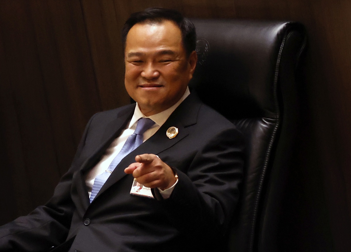 El líder del Partido Bhumjaithai, Anutin Charnvirakul, durante la votación parlamentaria para elegir al nuevo primer ministro de Tailandia, proceso del que resultó ganador con 311 votos, en una cámara formada por 492 miembros. (Foto de Rungroj Yongrit de la agencia EFE/EPA)