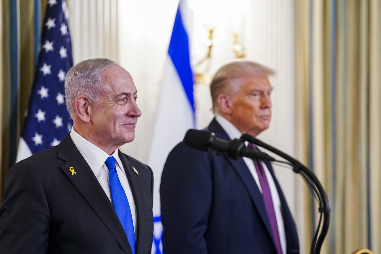El presidente de Estados Unidos, Donald Trump (d), y el primer ministro israelí, Benjamín Netanyahu (i), participan en una conferencia de prensa conjunta en el Comedor de Estado de la Casa Blanca en Washington, DC, EUA, el 29 de septiembre de 2025. (Foto de Will Oliver de la agencia EFE)