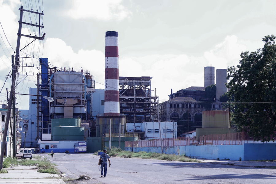 Fotografía de archivo de EFE de la central de Tallapiedra en La Habana, Cuba.