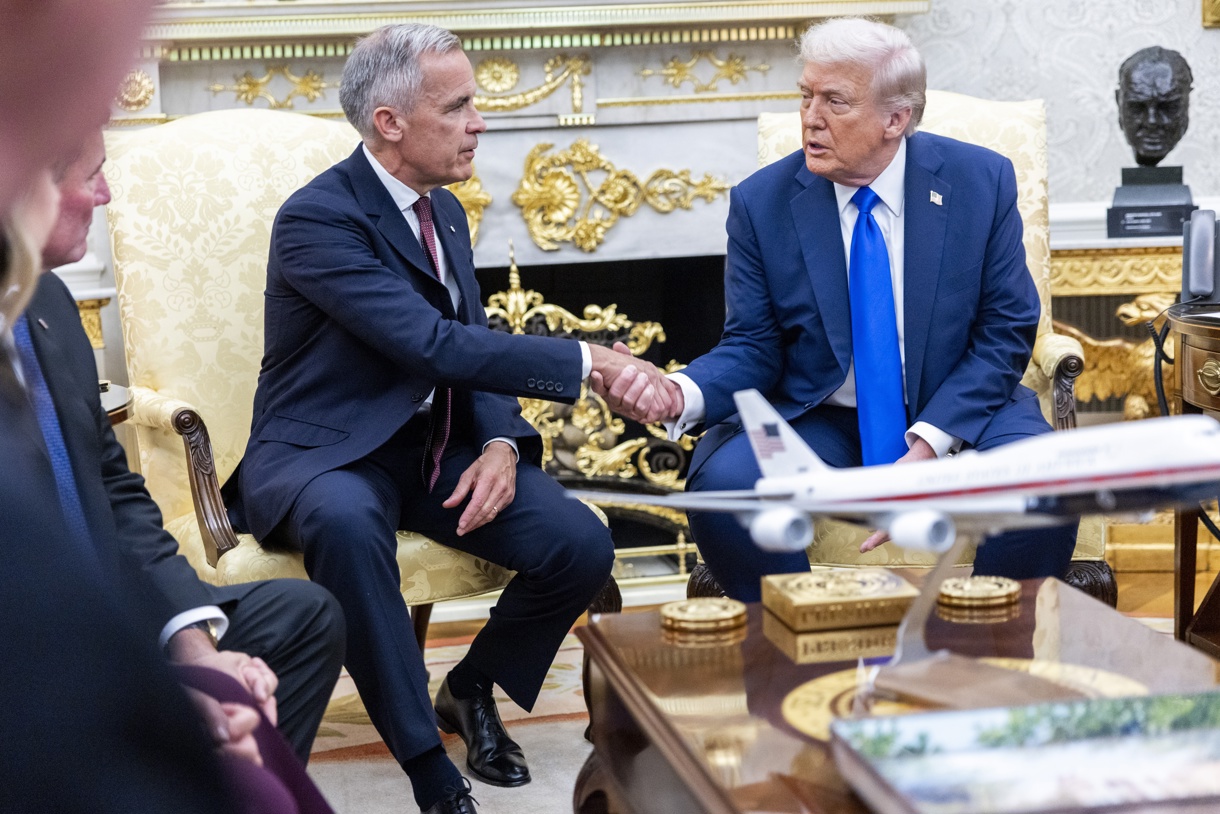 El presidente de Estados Unidos Donald Trump y el primer ministro canadiense Mark Carney. (Foto de Shawn Thew de la agencia EFE)