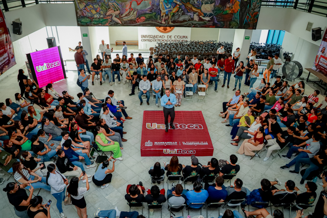 El Rector destacó que la Unibeca sea “una inversión” en beneficio de las y los estudiantes de Manzanillo de nivel superior y posgrado. (Foto de la Dirección General de Prensa de la UdeC)