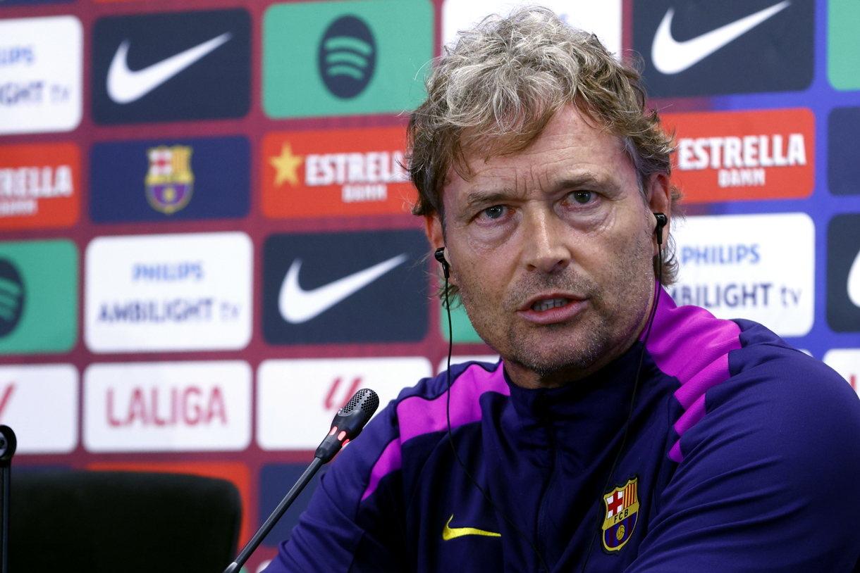 El segundo entrenador del FC Barcelona, Marcus Sorg, durante la rueda de prensa tras el entrenamiento del primer equipo del FC Barcelona en las instalaciones de Sant Joan Despí, Barcelona, previo al partido de la décima jornada de LaLiga contra el Real Madrid. (Foto de Quique García de la agencia EFE)