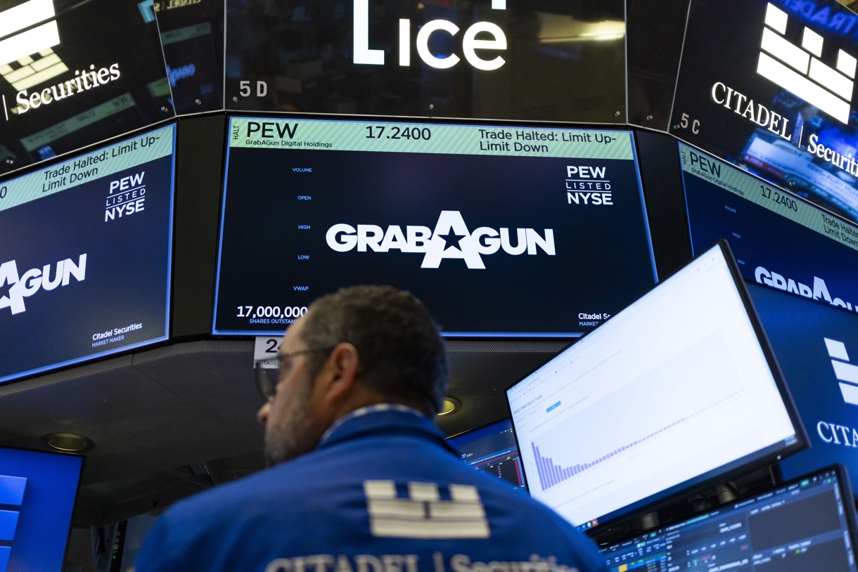 Un trabajador en la Bolsa de Nueva York (EUA). (Foto de archivo de Justin Lane de la agencia EFE/EPA)