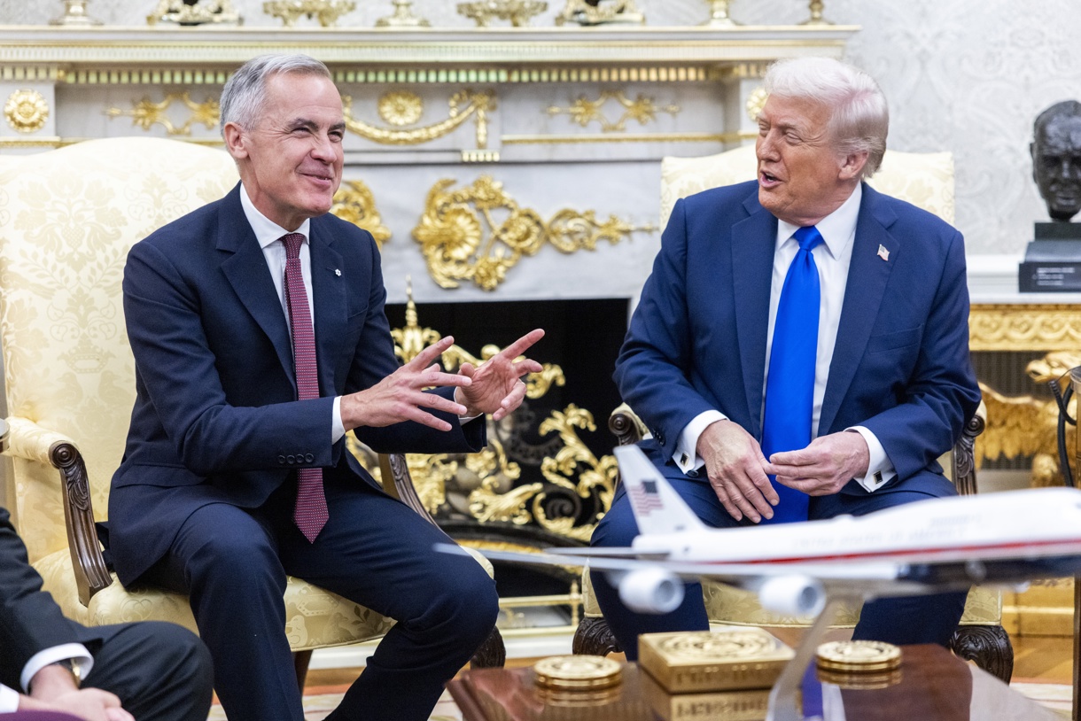 El presidente de Estados Unidos, Donald Trump (d) y el primer ministro de Canadá Mark Carney (i). (Foto de Shawn Thew de la agencia EFE/EPA)