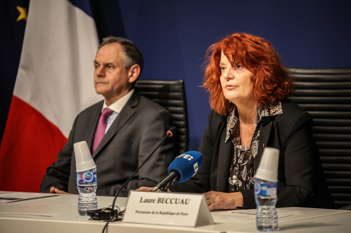 La Fiscal de París, Laure Beccuau (R) y el Jefe de la BRB, Pascal Carreau (L), celebran una conferencia de prensa en París, Francia, el 29 de octubre de 2025. (Foto de Sadak Souici De la agencia EFE/EPA)