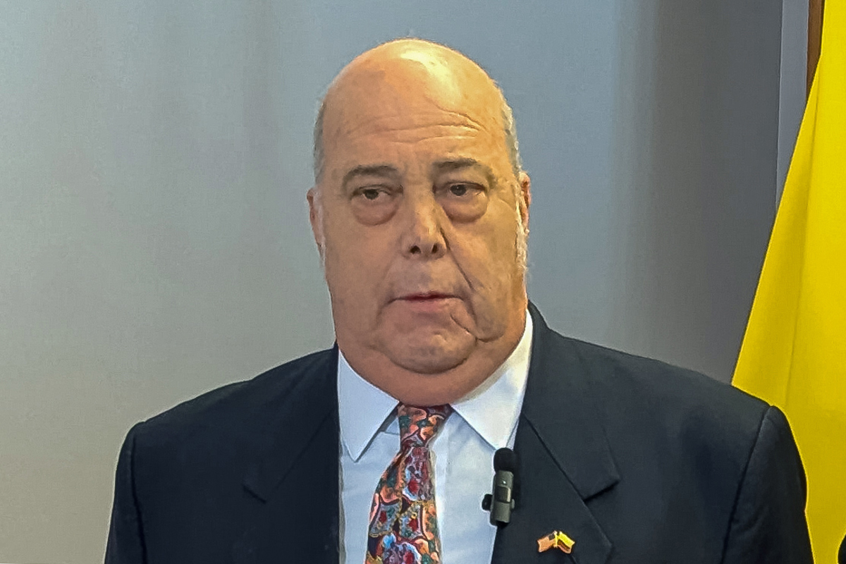 El embajador colombiano en Estados Unidos, Daniel García-Peña, durante una rueda de prensa en Washington (EUA). (Foto de archivo del 7 de marzo de 2025 de Eduard Ribas de la agencia EFE)