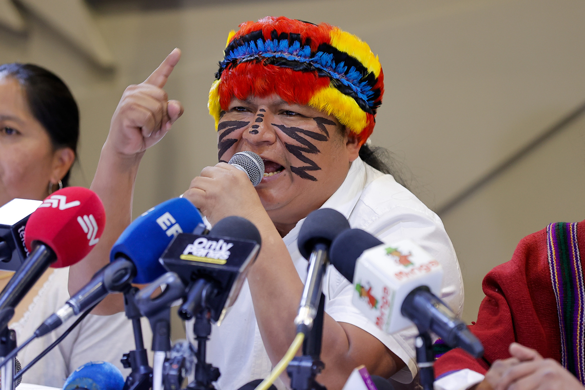 El presidente de la Confederación de Nacionalidades Indígenas (Conaie), Marlon Vargas, habla durante una rueda de prensa en Quito (Ecuador). (Foto de archivo de José Jácome de la agencia EFE)