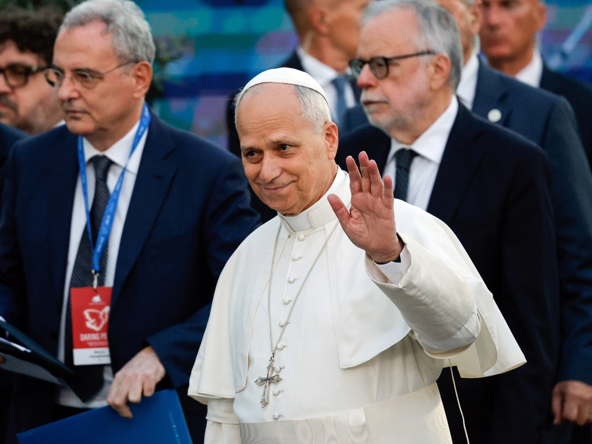 El Papa León XIV (C) asiste a la ceremonia de clausura del Encuentro Internacional de Diálogo y Oración por la Paz de la Comunidad de Sant'Egidio en el Coliseo, en Roma, Italia, el 28 de octubre de 2025. (Papa, Italia, Roma) (Foto de Giuseppe Lami de la agencia EFE/EPA)