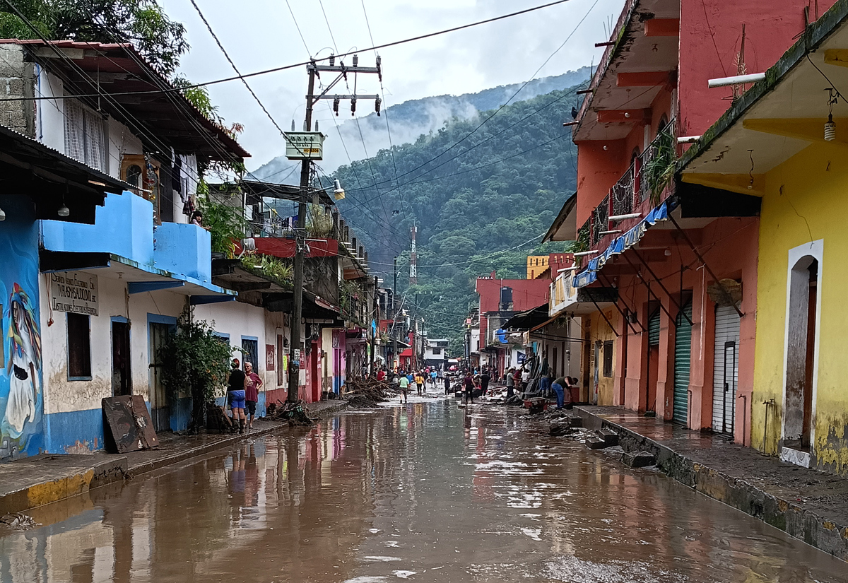Imagen que muestra zonas afectadas por las fuertes lluvias en Huehuetla (México). (Foto de archivo de David Martínez Pelcastre de la agencia EFE)