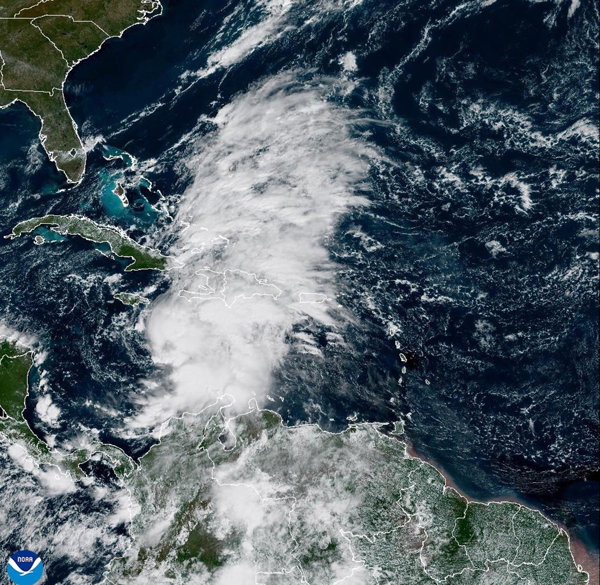 Fotografía satelital cedida este jueves por la Oficina Nacional de Administración Oceánica y Atmosférica de Estados Unidos (NOAA), a través del Centro Nacional de Huracanes (NHC), donde se muestra la localización de la tormenta tropical Melissa en el mar del Caribe. (EFE/ Oficina Nacional de Administración Oceánica y Atmosférica de Estados Unidos)