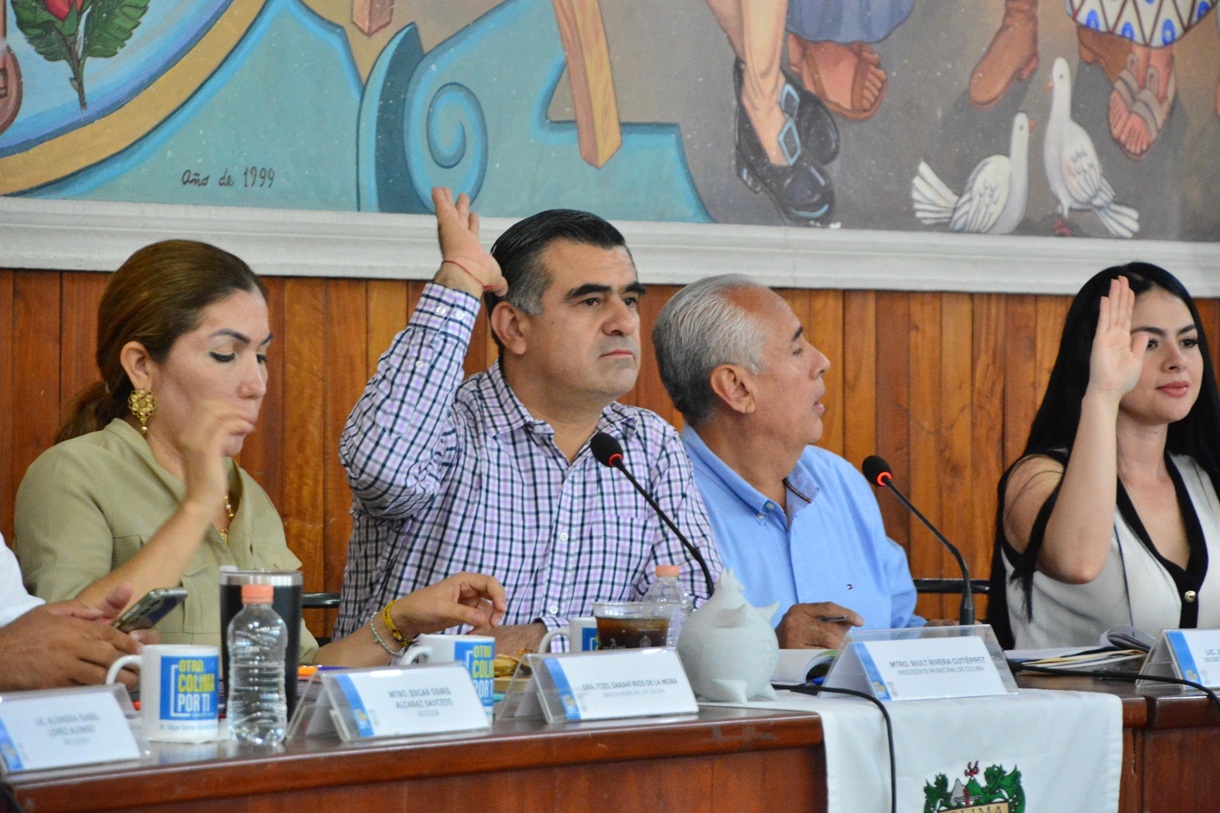 (Foto tomada de las redes sociales del Ayuntamiento de Colima, de una sesión ordinaria de Cabildo)