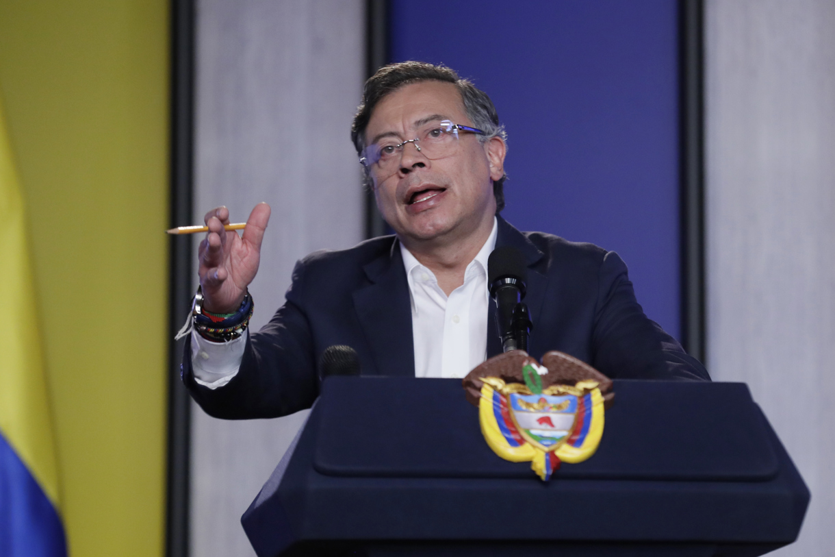 El presidente de Colombia, Gustavo Petro, habla durante una rueda de prensa en Bogotá (Colombia). (Foto de Carlos Ortega de la agencia EFE)