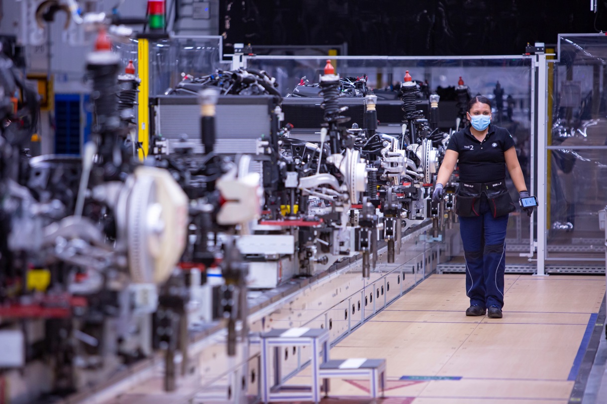 Vista general de una línea de producción de vehículos en San Luis Potosí (México). (Foto de Carlos Ramírez de la agencia EFE)