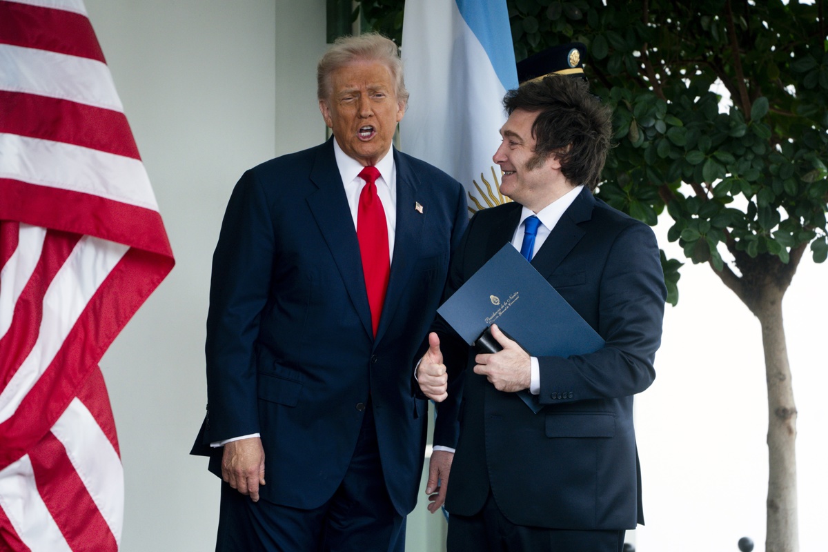 El presidente de Estados Unidos, Donald Trump, junto a su homólogo argentino, Javier Milei, en la Casa Blanca. (Foto de Will Oliver de la agencia EFE)