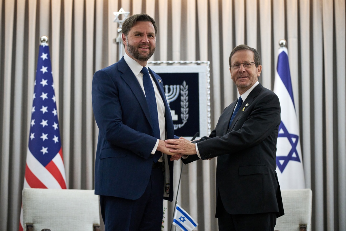 El vicepresidente estadounidense, JD Vance, y el presidente de Israel, Isaac Herzog, el 22 de octubre de 2025 en Jerusalén. (Foto de Leo Correa de la agencia EFE/EPA)