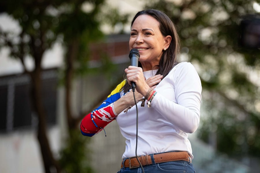 Fotografía de archive de EFE fechada el 9 de enero de 2025 de la líder opositora María Corina Machado, hablando durante un acto de campaña en Caracas, Venezuela.