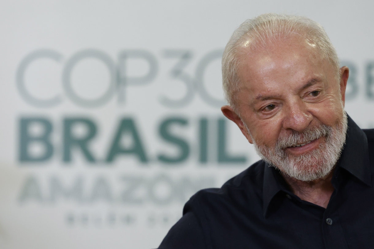 El presidente de Brasil, Luiz Inácio Lula da Silva, al intervenir este martes, 4 de noviembre, durante una rueda de prensa con periodistas de agencias internacionales, en la Base Naval de Belém (Brasil). (Foto de Sebastiao Moreira de la agencia EFE)