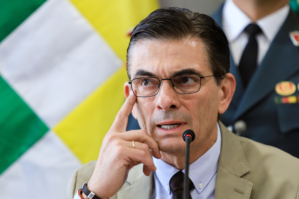 El presidente de Bolivia, Rodrigo Paz, habla en una rueda de prensa este martes, en La Paz (Bolivia). (Foto de Gabriel Márquez de la agencia EFE)