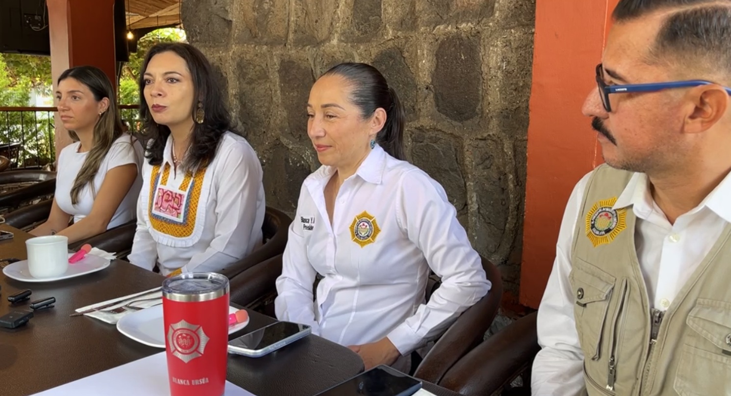 (Video: Captura de pantalla de la conferencia de prensa de la senadora Mely Romero y Bomberos Voluntarios de Colima)