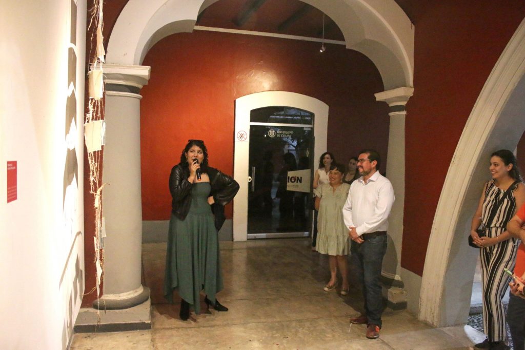 “Raíces Grabadas”, dijo Enkalya, representa cerca de ocho meses de trabajo diario realizando exploraciones de campo en la diversidad de ecosistemas con los que cuenta nuestro estado. (Foto de la Dirección General de Prensa de la UdeC)