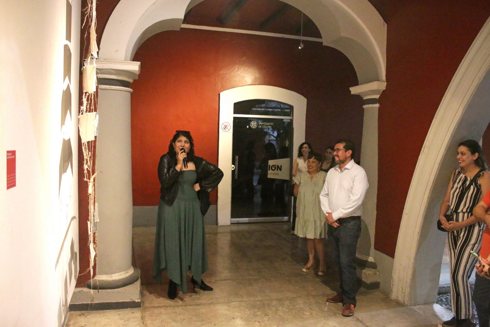 “Raíces Grabadas”, dijo Enkalya, representa cerca de ocho meses de trabajo diario realizando exploraciones de campo en la diversidad de ecosistemas con los que cuenta nuestro estado. (Foto de la Dirección General de Prensa de la UdeC)