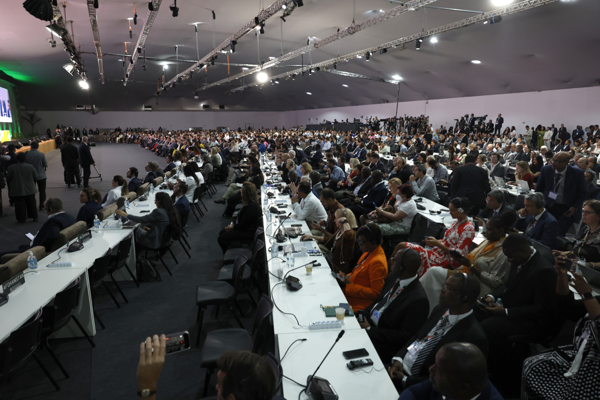Personas en la Conferencia de Naciones Unidas para el Cambio Climático COP30, en Belém (Brasil). (Foto del 10 de noviembre de 2025 de Antonio Lacerda de la agencia EFE)