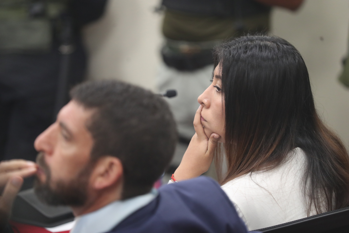 La ex primera ministra peruana Betssy Chávez (d), durante un juicio en su contra por su presunta participación en el fallido golpe de Estado de diciembre de 2022, en Lima (Perú). (Foto de archivo de Paolo Aguilar de la agencia EFE)