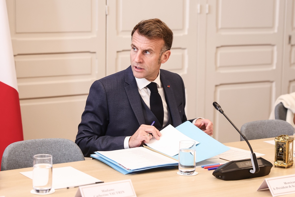 El presidente francés, Emmanuel Macron, participa en una reunión por videoconferencia de la Coalición de Voluntarios en el Palacio del Elíseo en París, Francia, el 25 de noviembre de 2025. (Francia) (Foto de Teresa Suárez de la agencia EFE/EPA)