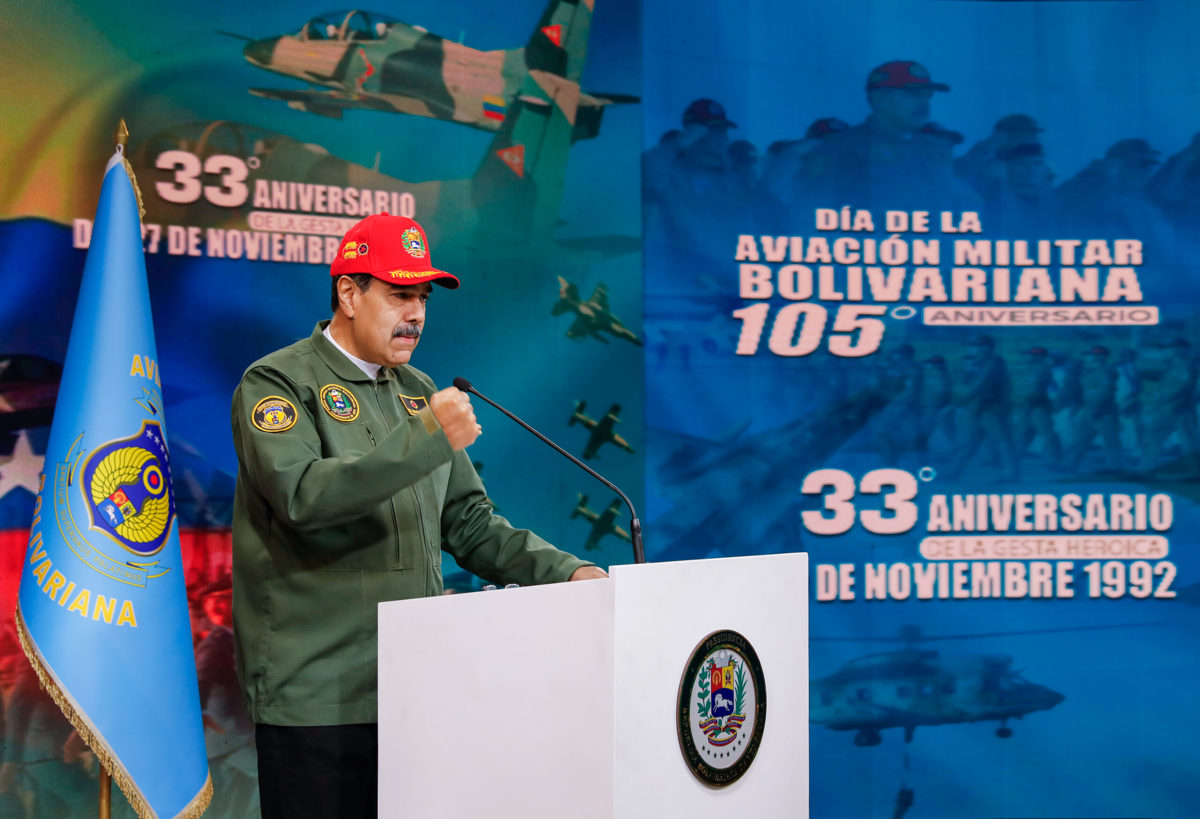 Fotografía cedida por el Palacio de Miraflores del presidente de Venezuela, Nicolás Maduro, en un acto por el 105 aniversario de la Aviación Militar Bolivariana, en Caracas (Venezuela). (EFE/ Palacio de Miraflores)