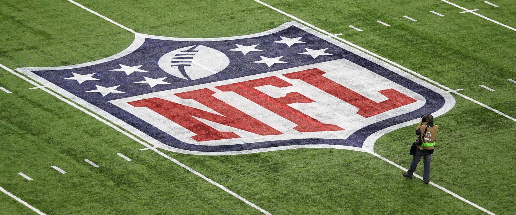 El logo de la NFL. (Foto de archivo de Andrew Gombert de la agencia EFE)