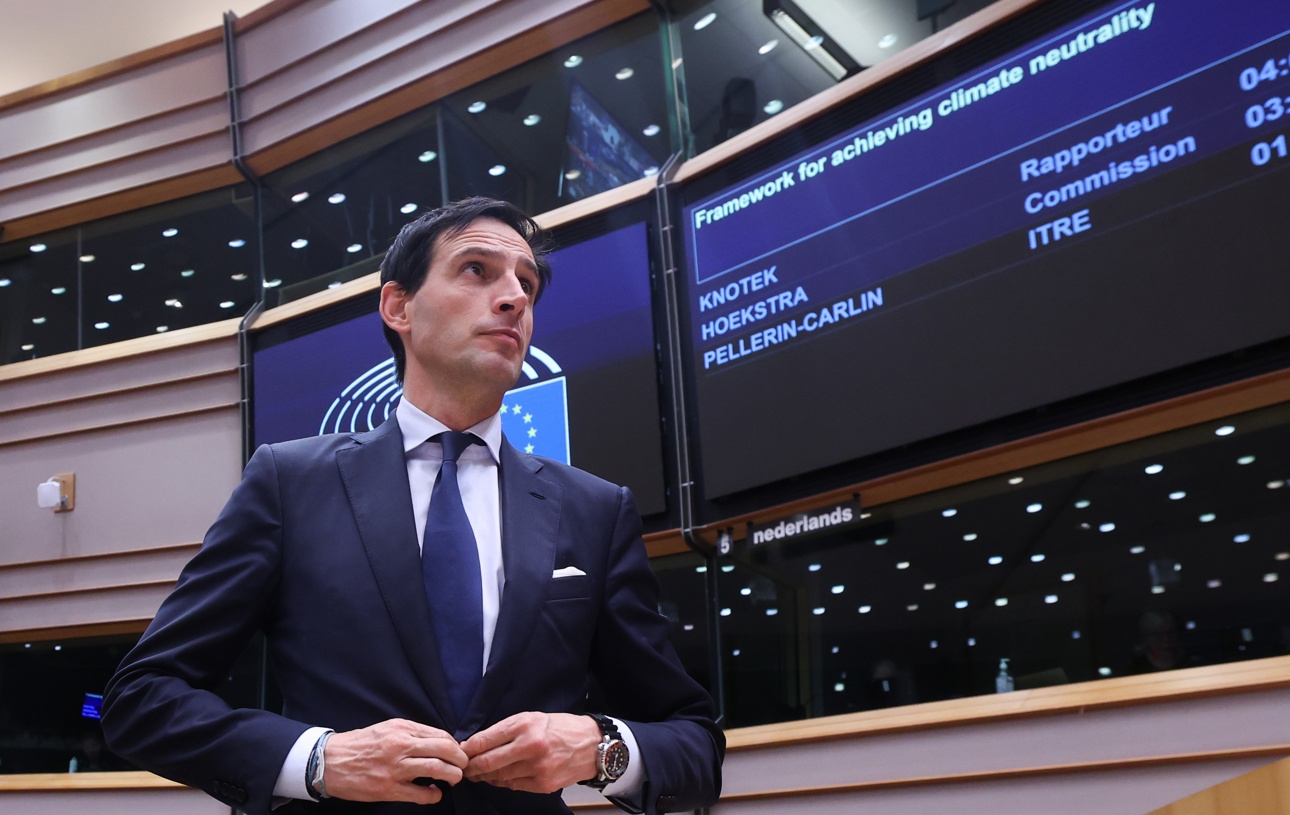 El comisario europeo de Acción Climática, Wopke Hoekstra en el Parlamento Europeo en Bruselas, Bélgica. (Foto de Olivier Hoslet de la agencia EFE/EPA)