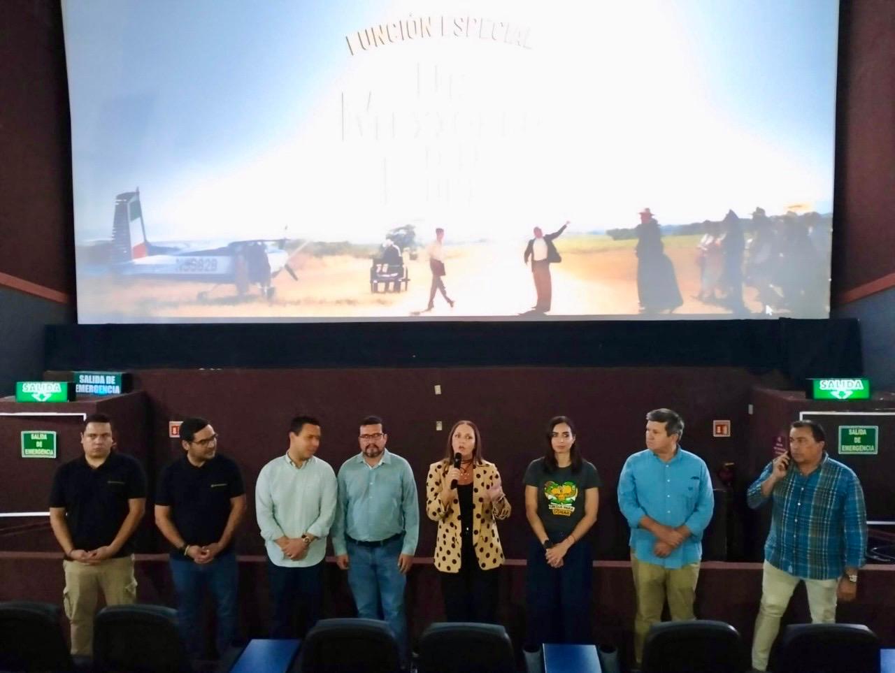 Autoridades universitarias asistieron a la funcion con causa. (Foto de la Dirección General de Prensa de la UdeC)