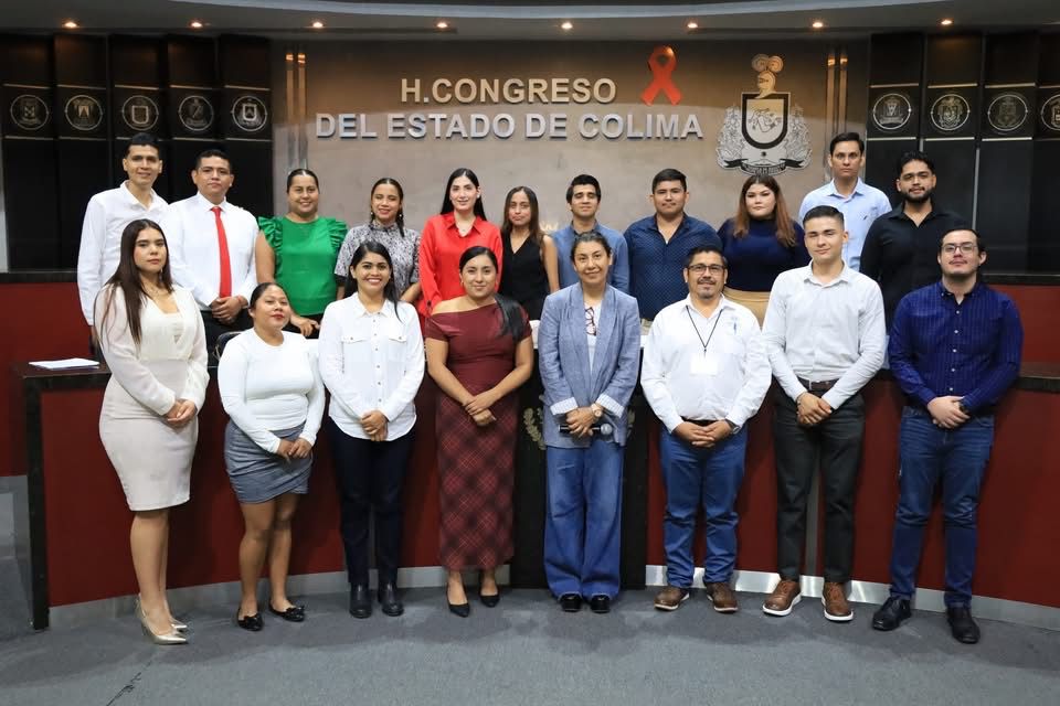 El ejercicio forma parte de las prácticas profesionales y actividades de vinculación entre la Universidad de Colima y el Congreso local. (Foto proporcionada por el Congreso del Estado)