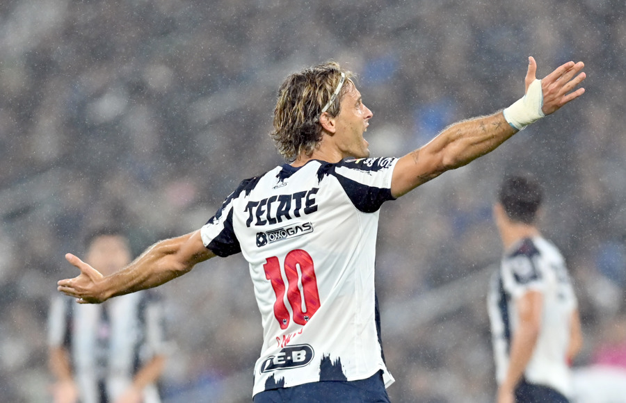 Sergio Canales de Monterrey reacciona en el partido de ida de los cuartos de final de la Liga MX entre Monterrey y América en el Estadio BBVA. (Foto de EFE)
