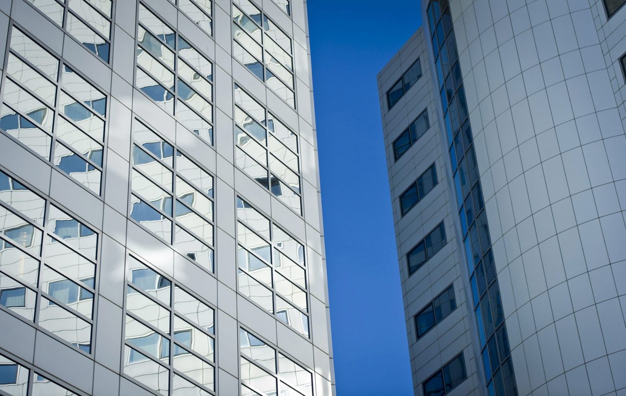 Vista exterior de la sede de la Corte Penal Internacional, en La Haya, Países Bajos. (Foto de Valerie Kuypers de la agencia EFE)