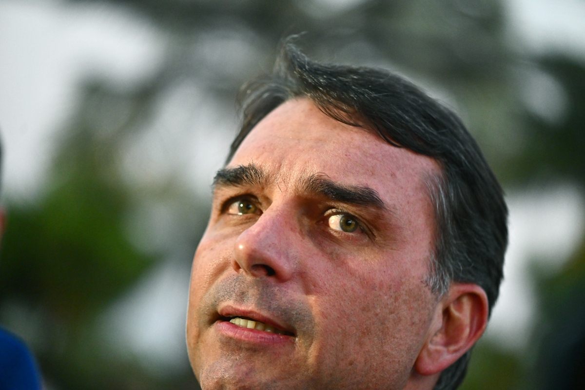 El senador brasileño Flávio Bolsonaro, hijo de expresidente Jair Bolsonaro. (Foto de Andre Borges de la agencia EFE)