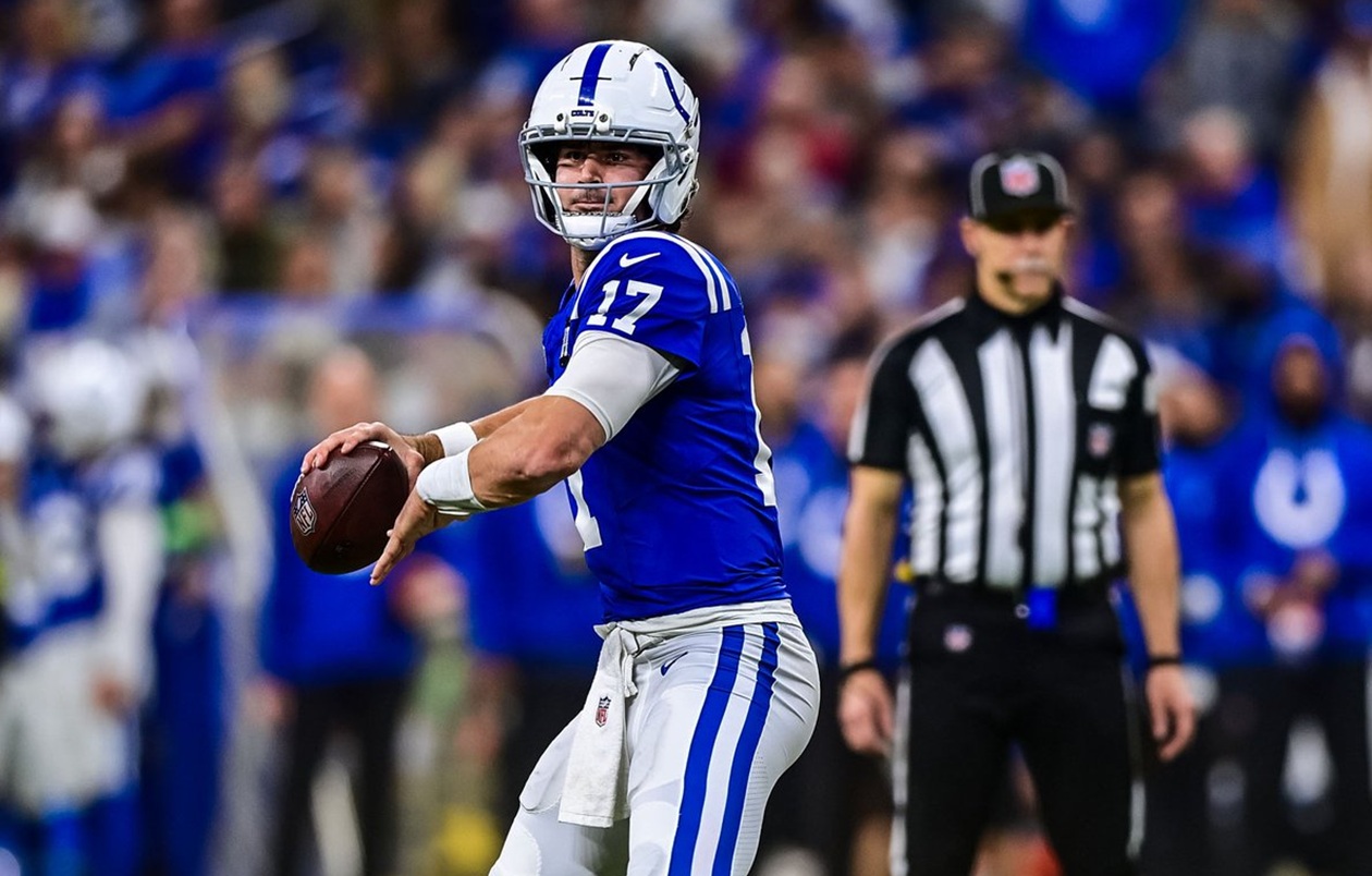 (Foto tomada de las redes sociales del equipo de futbol americano, los Indianápolis Colts, en una jugada de Daniel Jones)