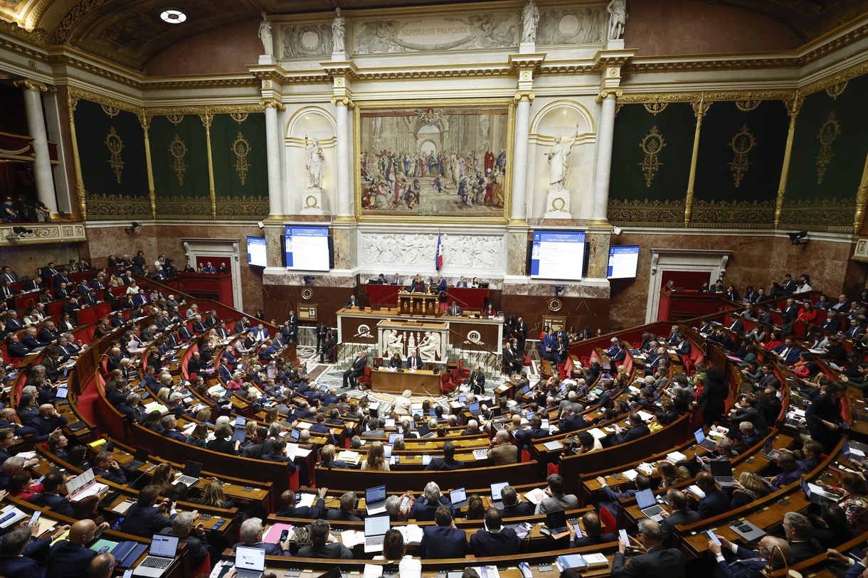 La Asamblea Nacional francesa este martes durante la votación final del Proyecto de Ley de Presupuesto de la Seguridad Social para 2026. (Foto de Yoan Valat de la agencia EFE/EPA)